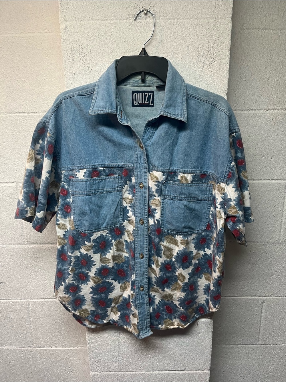 Quizz Denim and Floral Button-Front Short Sleeve Shirt in Light Blue